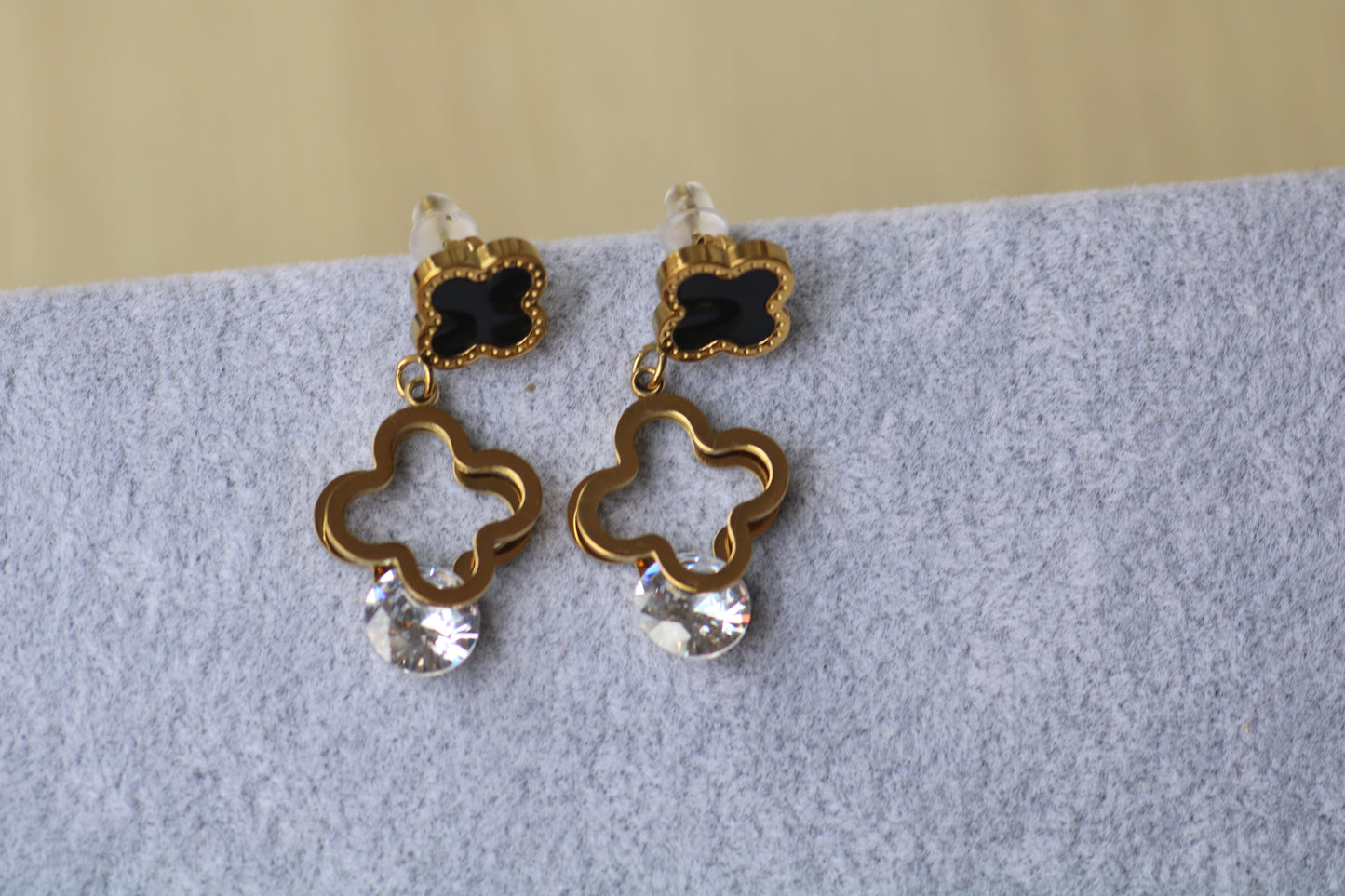 Aretes VC diamante mujer GSJ201