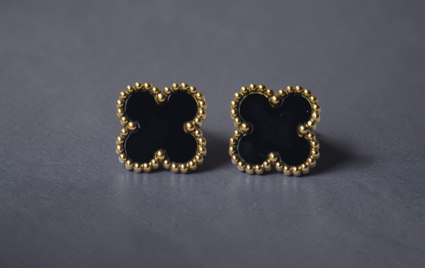 Aretes VC Negro mujer GSJ200