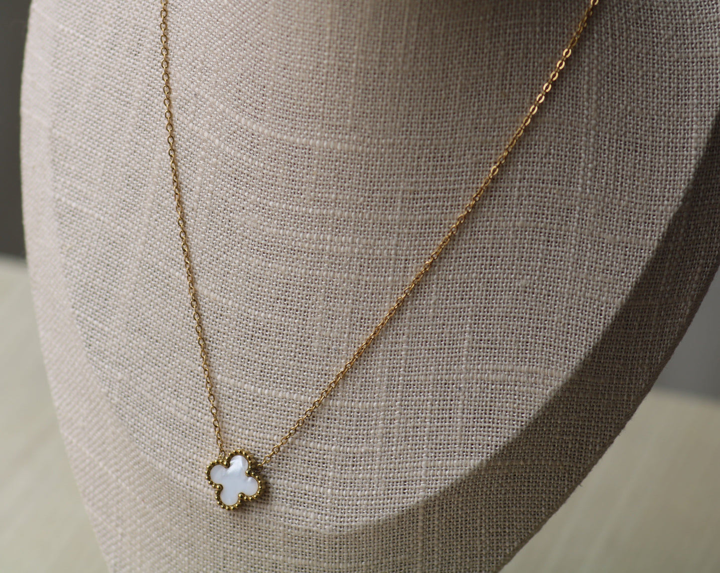 Cadena trébol blanco mujer GSJ193